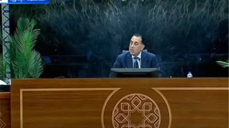 أول تعليق من رئيس الوزراء بشأن انتشار بنزين مغشوش في محطات الوقود