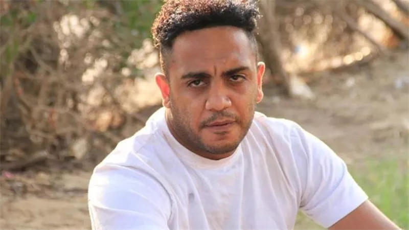 أوس أوس يطلب الدعاء لوالدته بعد تعرضها لأزمة صحية