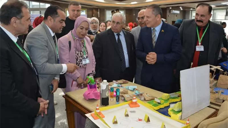 رئيس جامعة دمياط يفتتح المعرض العلمي لتوظيف خريجي كلية التربية