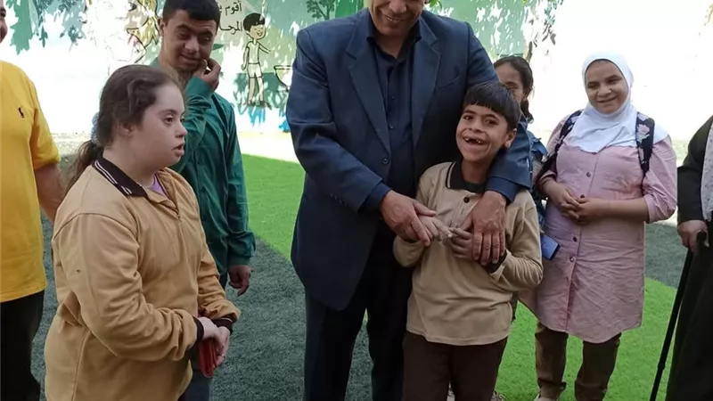 مدير تعليم الخانكة يكرم طلاب المدرسة الفكرية لتميزهم