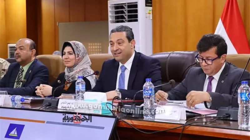 الشهابى يترأس المجلس التنفيذى ويهنئ أبناء المحافظة بالعيد القومى
