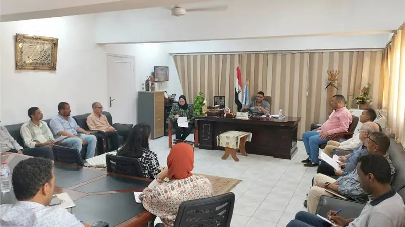 وكيل وزارة الصحة بالبحرالأحمر يعقد اجتماعاً مع لجنةالاصحاح البيئي