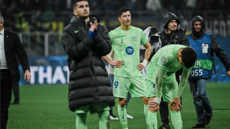 لاعبو البارسا بعد توديع دورى الأبطال : تحيا برشلونة