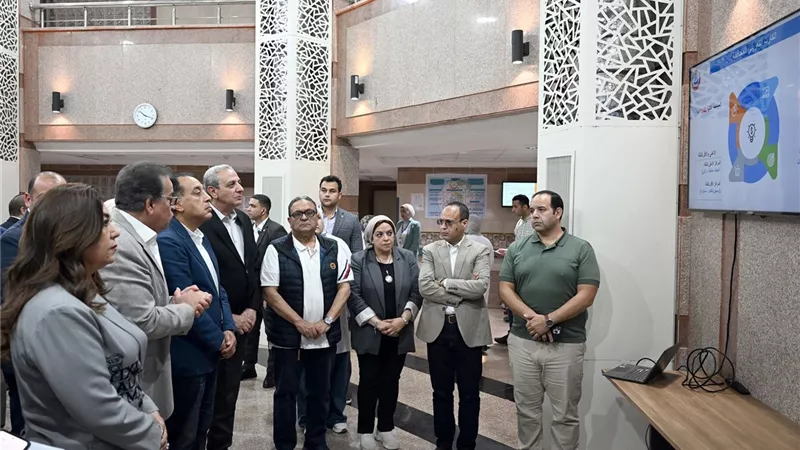 وزير الصحة يستعرض مشروعات الوزارة والخريطة الصحية بالغربية