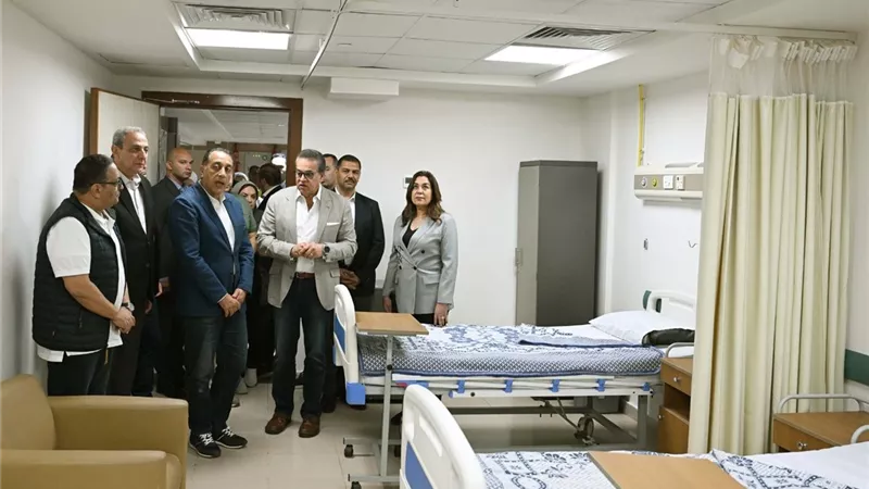 رئيس الوزراء يتفقد مُستشفى محلة مرحوم التخصصي