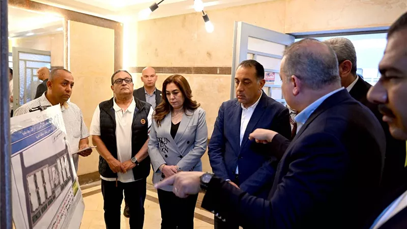 رئيس الوزراء يتفقد مشروع إسكان لمحدودى الدخل بالعجيزي