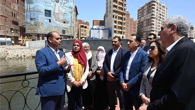 رئيس الوزراء يتفقد أعمال تطوير كورنيش ترعة القاصد