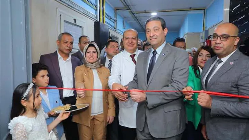 محافظ دمياط يفتتح العناية المركزة بمستشفى دمياط العام