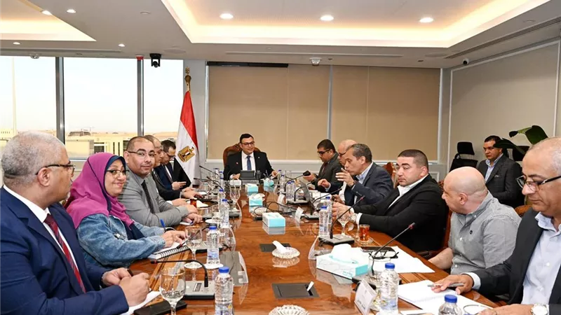 وزير الإسكان يتابع مع سيتي إيدج موقف مبيعات عددٍ من المشروعات