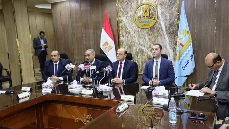 محافظ كفرالشيخ ورئيس حماية المستهلك يعجتمعان مع الغرفة التجارية