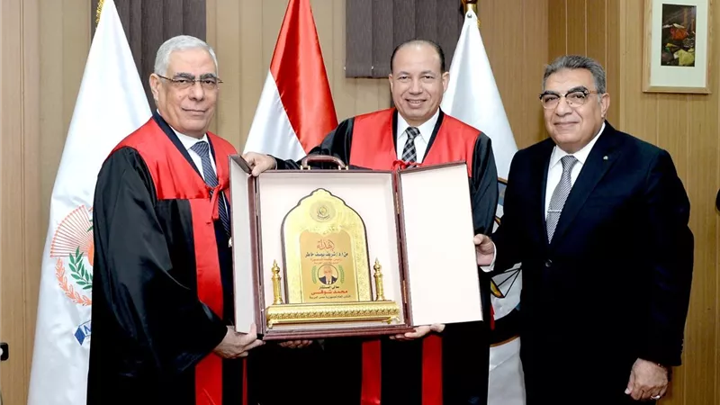 جامعة المنصورة تمنح النائب العام الدكتوراه الفخرية