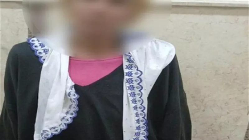 ضبط بائعة فرضت رسوما على سائح للمرور بشارع فى القاهرة .. فيديو
