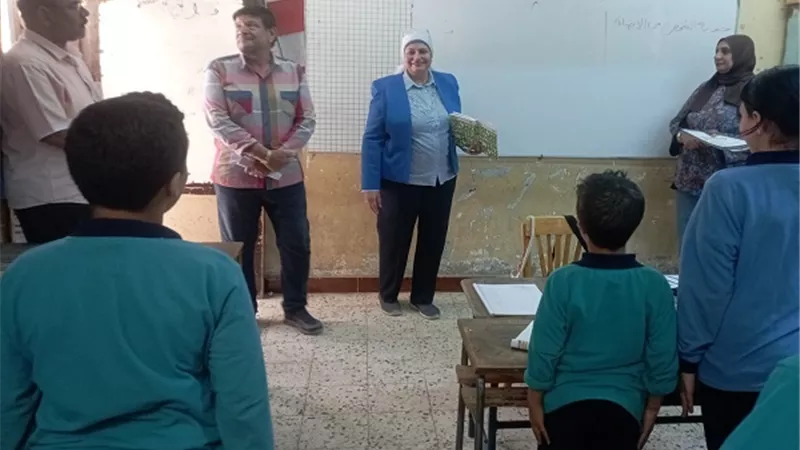 مدير تعليم القاهرة تتابع انتظام الدراسة بإدارة المرج