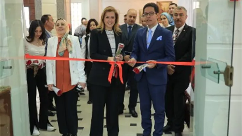 رئيس جامعة بنها يفتتح معرض للمشروعات الطلابية فى العلوم التطبيقية