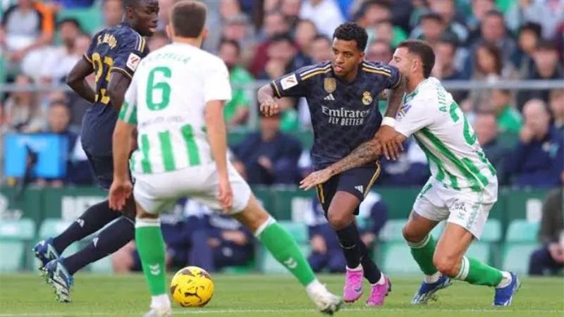 شاهد .. فيورنتينا يدرك التعادل سريع أمام ريال بيتيس