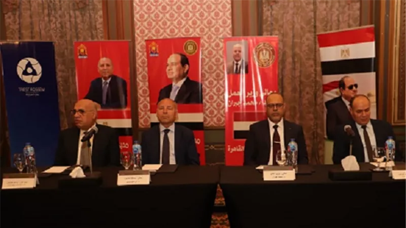 وزير العمل ومحافظ القاهرة يُسلمان عقود لذوي همم للعمل بشركات خاصة