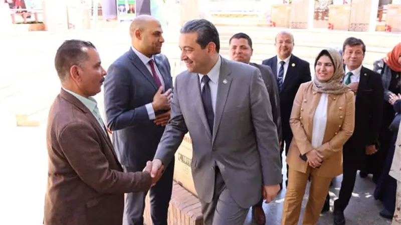 محافظ دمياط يشهد توزيع أجهزة كهربائية على عدد من العرائس