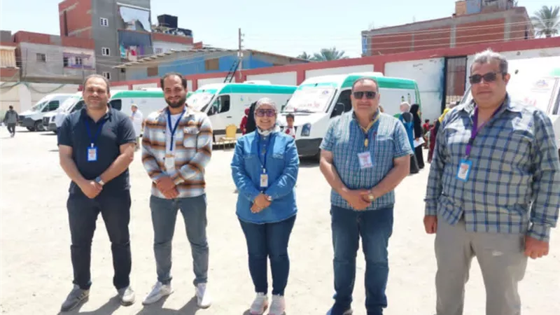 علاج ١٥٧٥ مواطنا بالمجان في قافلة طبية بدمياط