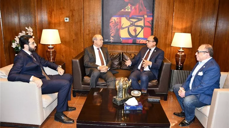 رئيس جامعة حلوان يلتقي وزير الطيران في مناقشة عن الأمن السيبراني