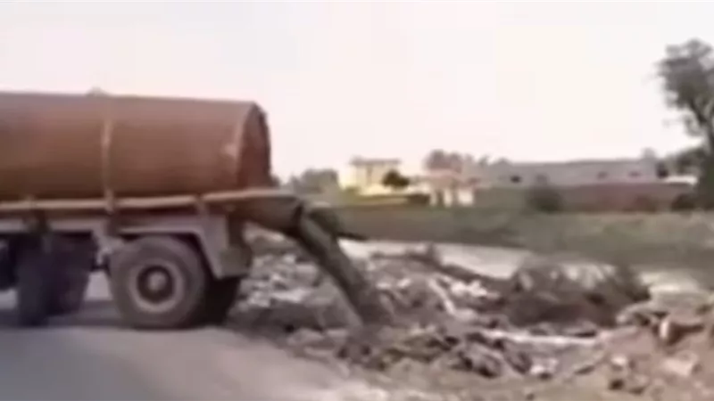 قريةالسعدي تستغيث.. منازل مهددة بسبب غياب الصرف الصحي