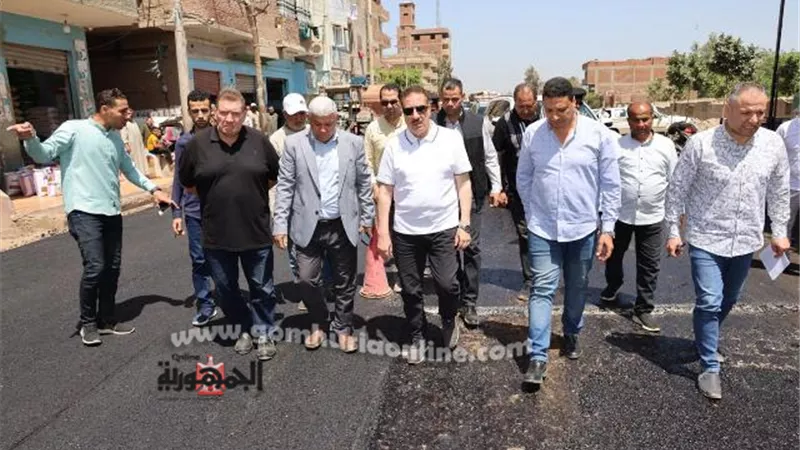محافظ المنوفية يتفقد أعمال رصف وتطوير طريق 21 ( طليا - الكوادى )