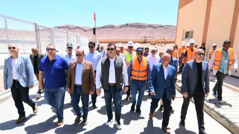 وزير الإسكان يتفقد مشروع تطوير موقع التجلى الأعظم فوق أرض السلام