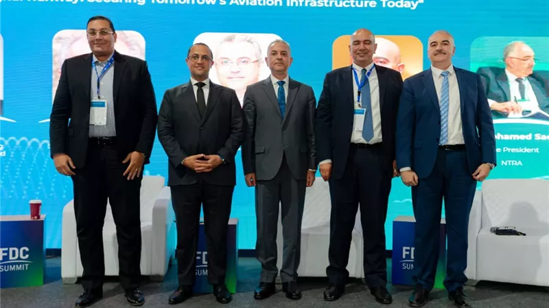 م أيمن عرب : ملتزمون بتطوير بنية تحتية ذكية ومستدامة للمطارات المصرية