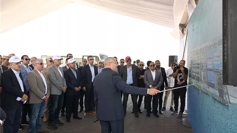 رئيس الوزراء يتفقد مشروعي 