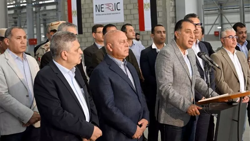 مدبولي يؤكد اهتمام الدولة بتأهيل وتنمية المنطقة الاقتصادية لقناة السويس