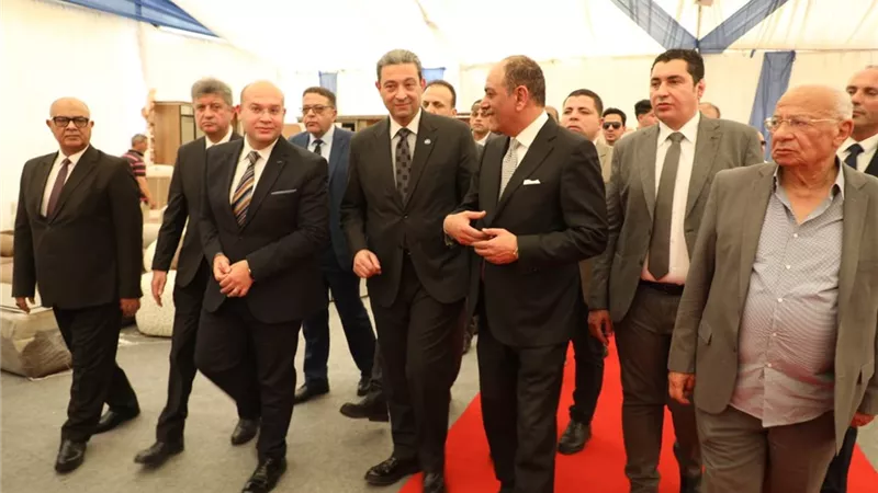 الشهابي ونائب محافظ الجيزة يفتتحان معرض اثاث دمياط ببولاق الدكرور