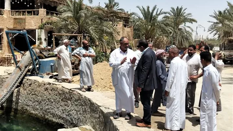 تطهير عين كليوباترا استعدادا لاستقبال موسم السياحة العلاجية بسيوة
