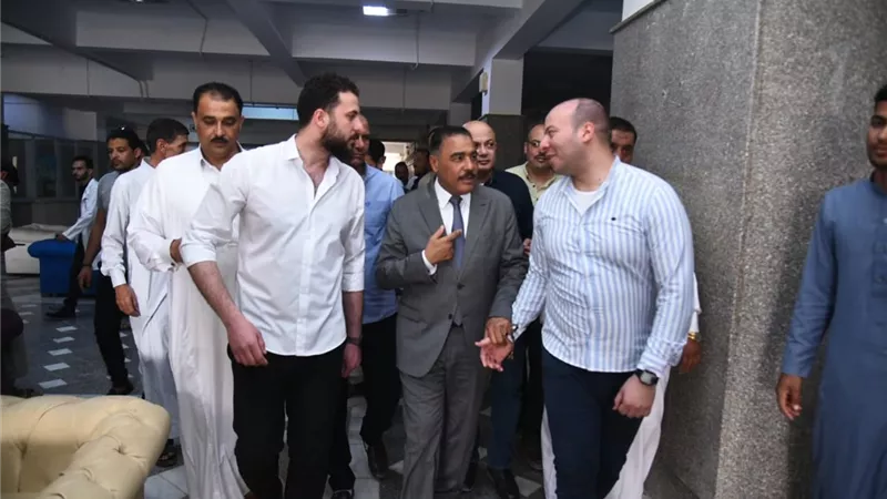 محافظ مطروح يتفقد مستشفي رأس الحكمة
