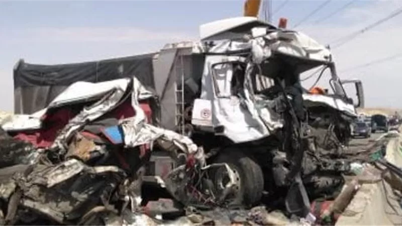مصرع 2 فى تصادم بين سيارتى نقل على الطريق الإقليمى بالمنوفية