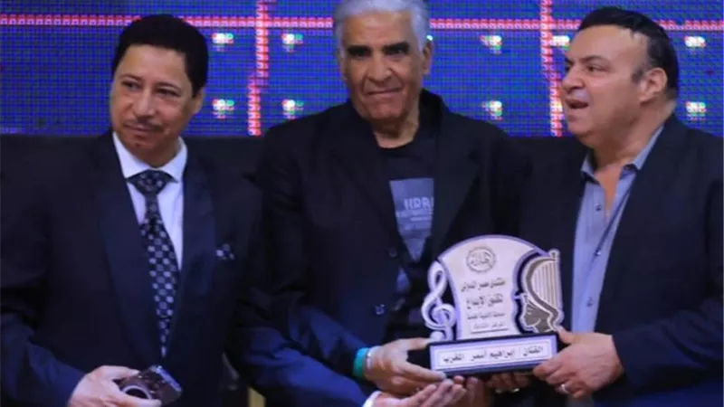 المطرب المغربي ابراهيم اسمر يفوز بالجائزة الثالثة فى المهرجان الدولى كنوز للابداع