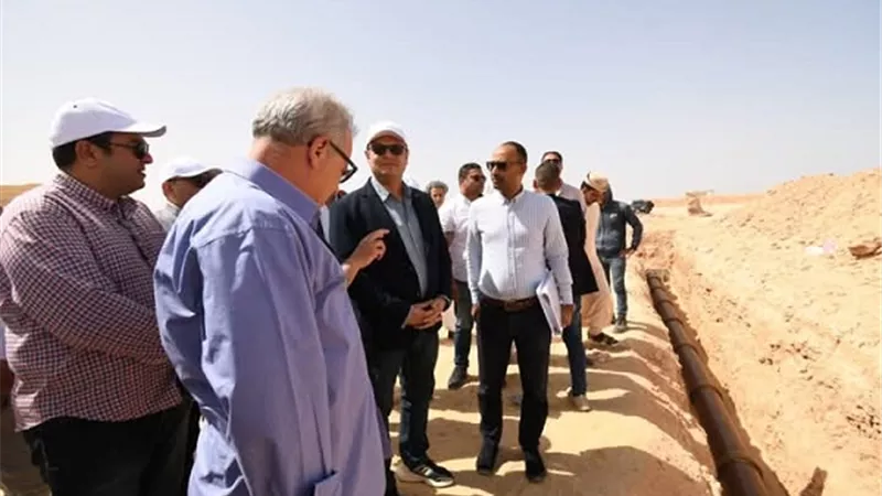 وزير الإسكان يتفقد أعمال الطرق والمرافق والكهرباء بمنطقة رأس الحكمة