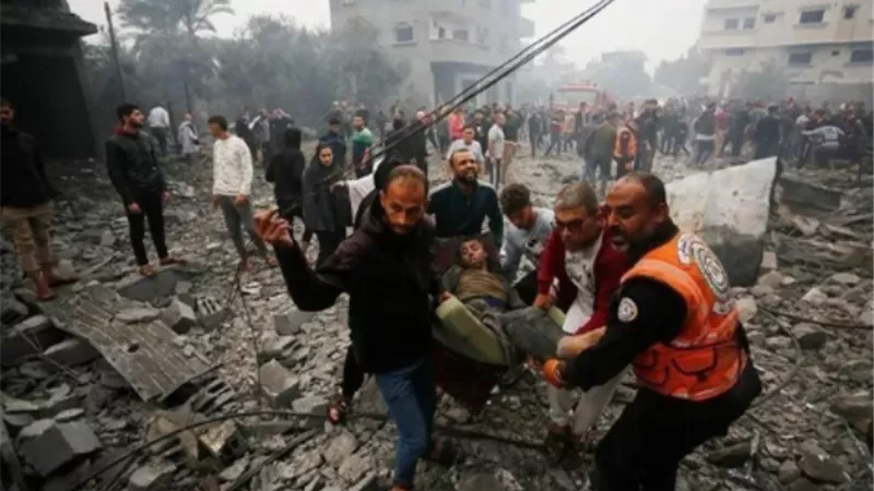 مصابون فلسطينيون في قصف للاحتلال استهدف منزلا شمال غزة