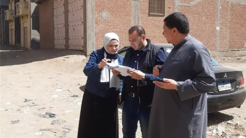 مياه دمياط تواصل المتابعة الميدانية لمشروعات الصرف الصحي بالقرى