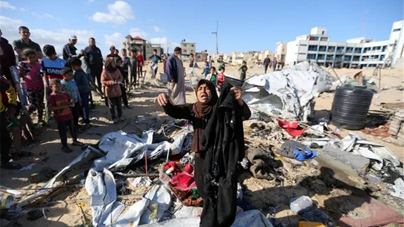 غارات وحشية على أكثر من 80 هدفا فى قطاع غزة