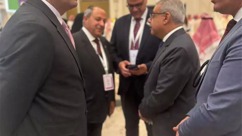 محافظ دمياط يلتقى مع سفير مصر لدى السعودية