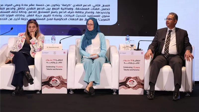 خبراء يناقشون 