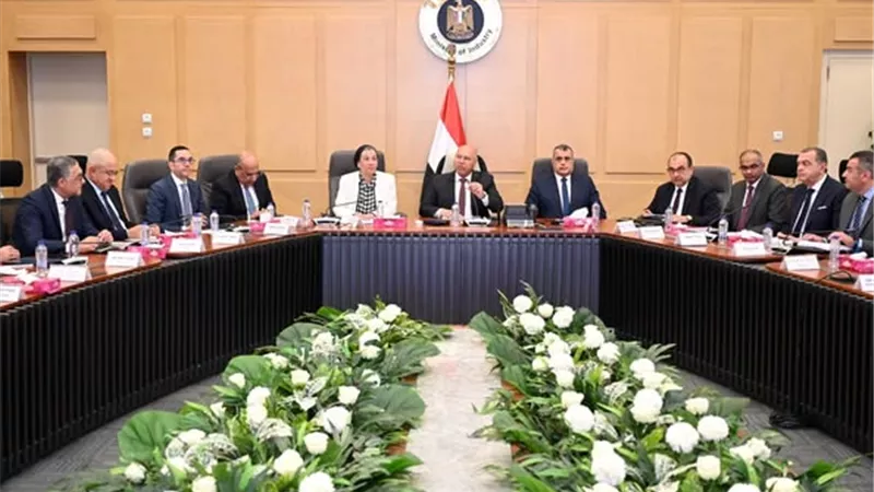 الوزير : لن يُسمح بصرف المخلفات الصناعية في البحر أو داخل باطن الارض