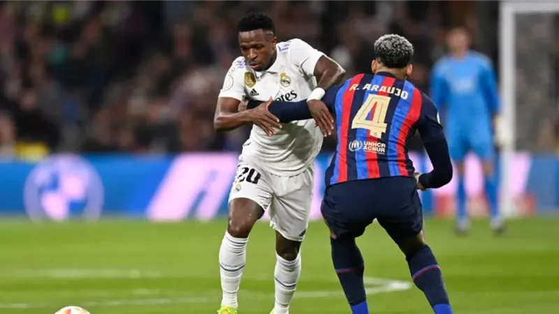 مبابي يقود قائمة ريال مدريد أمام برشلونة في كلاسيكو الدوري الإسباني لايف
