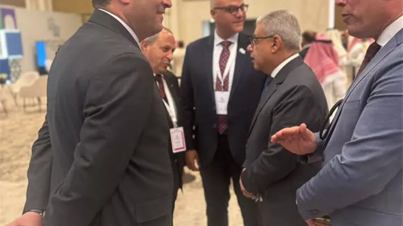 محافظ دمياط يلتقى مع سفير مصر لدى السعودية
