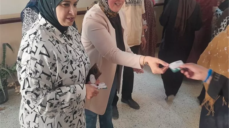 محافظ أسيوط يطلق مبادرة لتوزيع بونات مواد غذائية لمستحقي الدعم