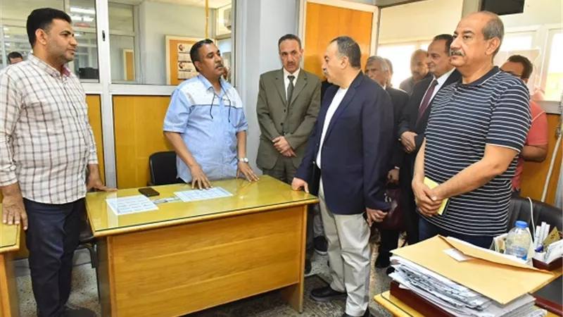 محافظ أسيوط يتفقد مركز خدمات الاستثمار لمتابعة جودة الخدمات