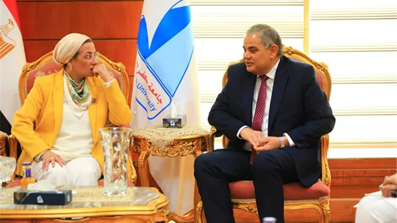 رئيس جامعة كفر الشيخ يستقبل وزيرة البيئة