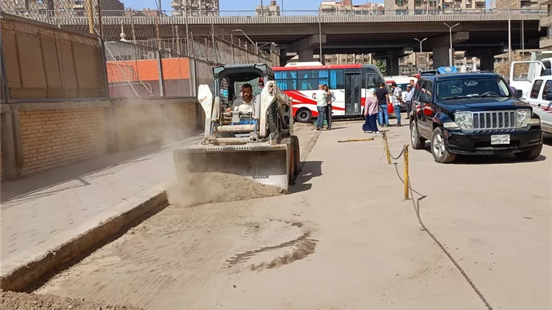 زراعة أشجار بالجزيرة الوسطى وطلاء البلدورات