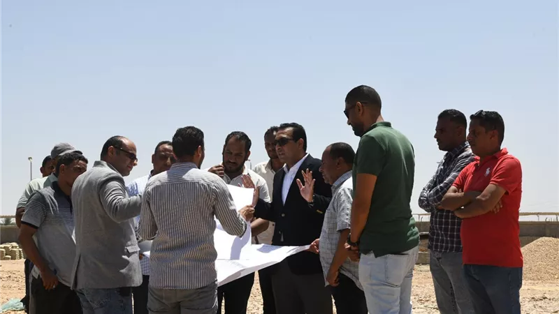 نائبمحافظ قنا يتفقد الأعمال الإنشائية بشادري الأربعين والأشراف