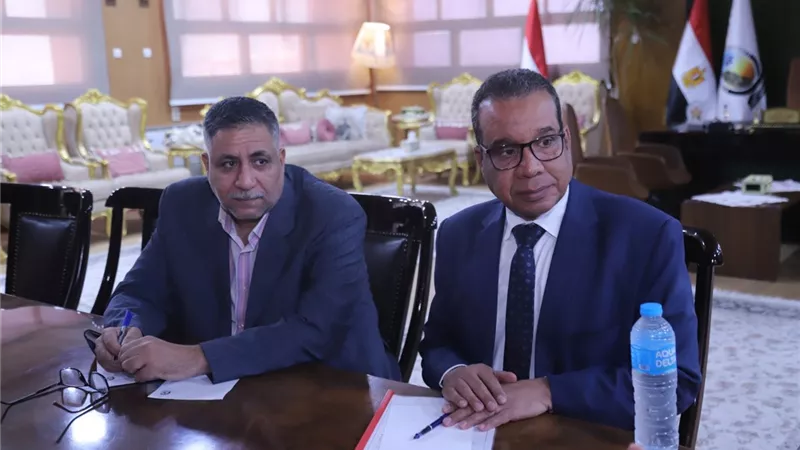 عكاوى يبحث مشروع تحقيق الاتاحة لذوي الإعاقة بجامعة جنوب الوادي