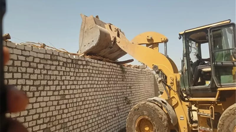 إزالة 8 حالات تعدى على الأراضي الزراعية بمركز الوقف
